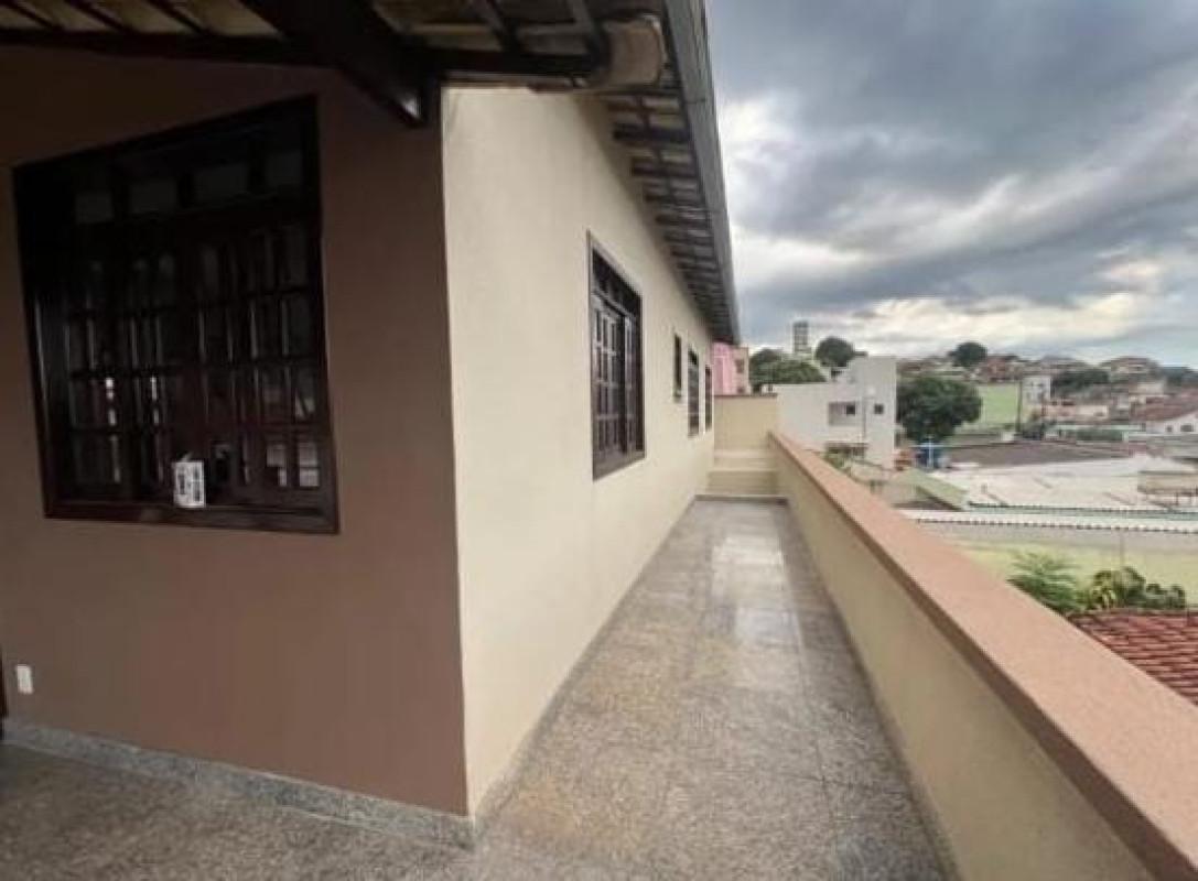 Casa, Santa Helena, 3 Quartos, 5 Vagas, 1 Suíte