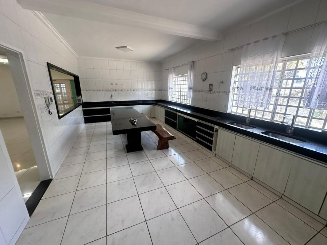 Casa, Chácaras Reunidas Santa Terezinha, 6 Quartos, 15 Vagas, 4 Suítes