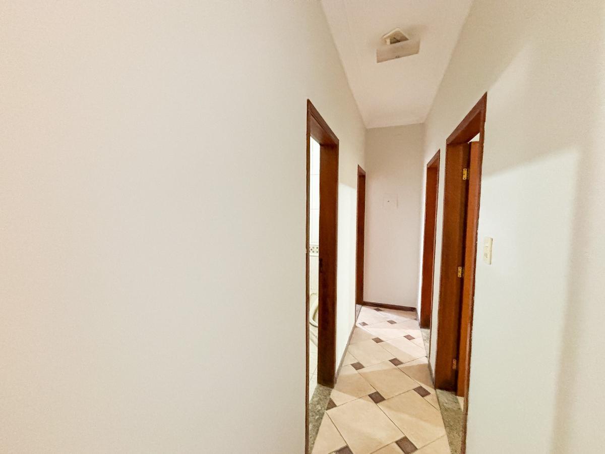 Casa, Três Barras, 5 Quartos, 2 Vagas, 1 Suíte