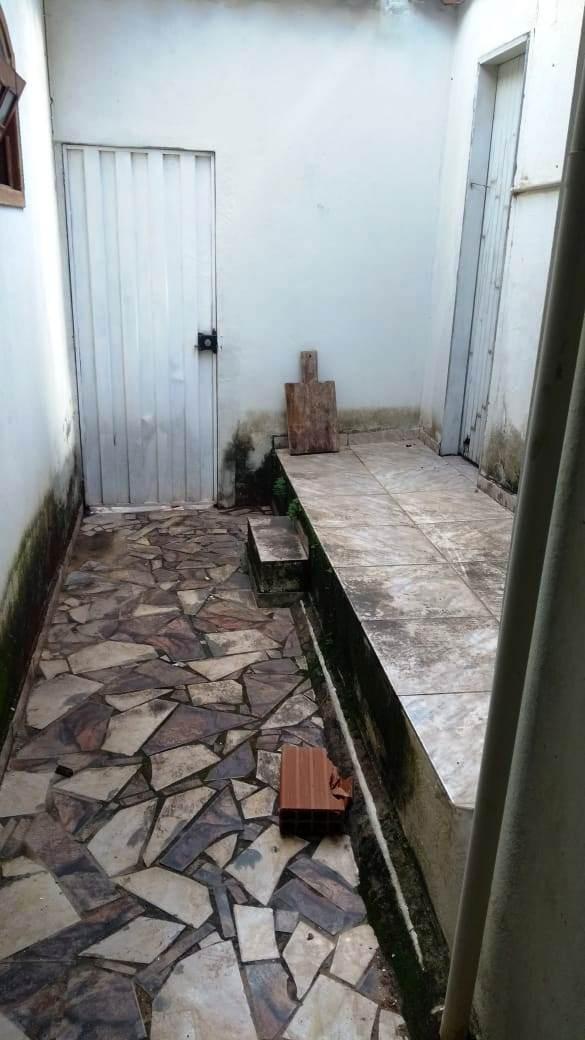 Casa, Sagrada Família, 4 Quartos, 0 Vaga, 1 Suíte