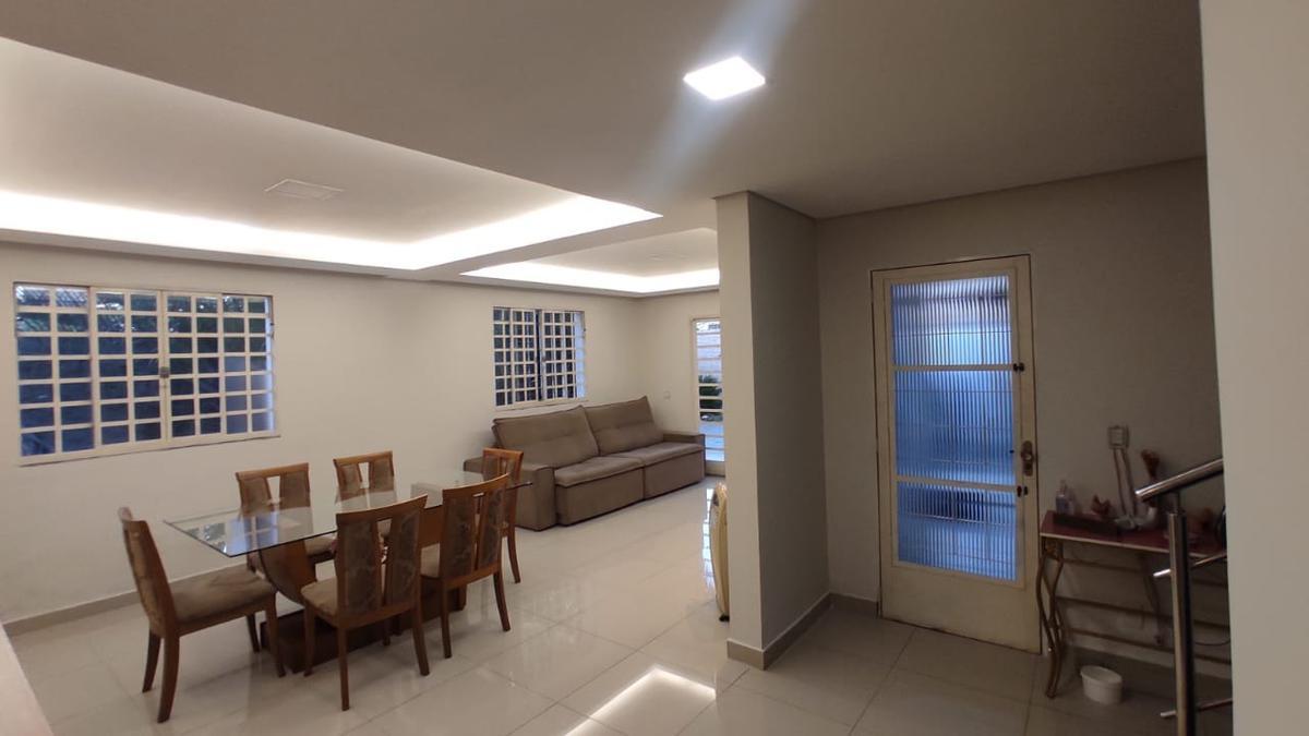 Casa, Cabral, 4 Quartos, 10 Vagas, 1 Suíte