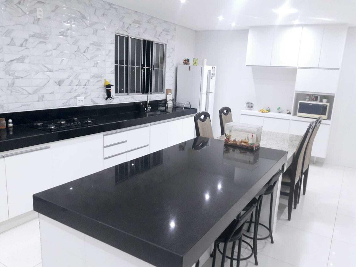 Casa, Europa, 3 Quartos, 0 Vaga, 1 Suíte