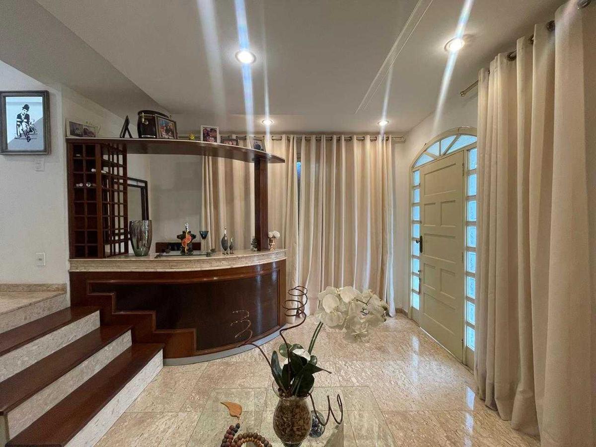 Casa, Santa Lúcia, 5 Quartos, 4 Vagas, 1 Suíte