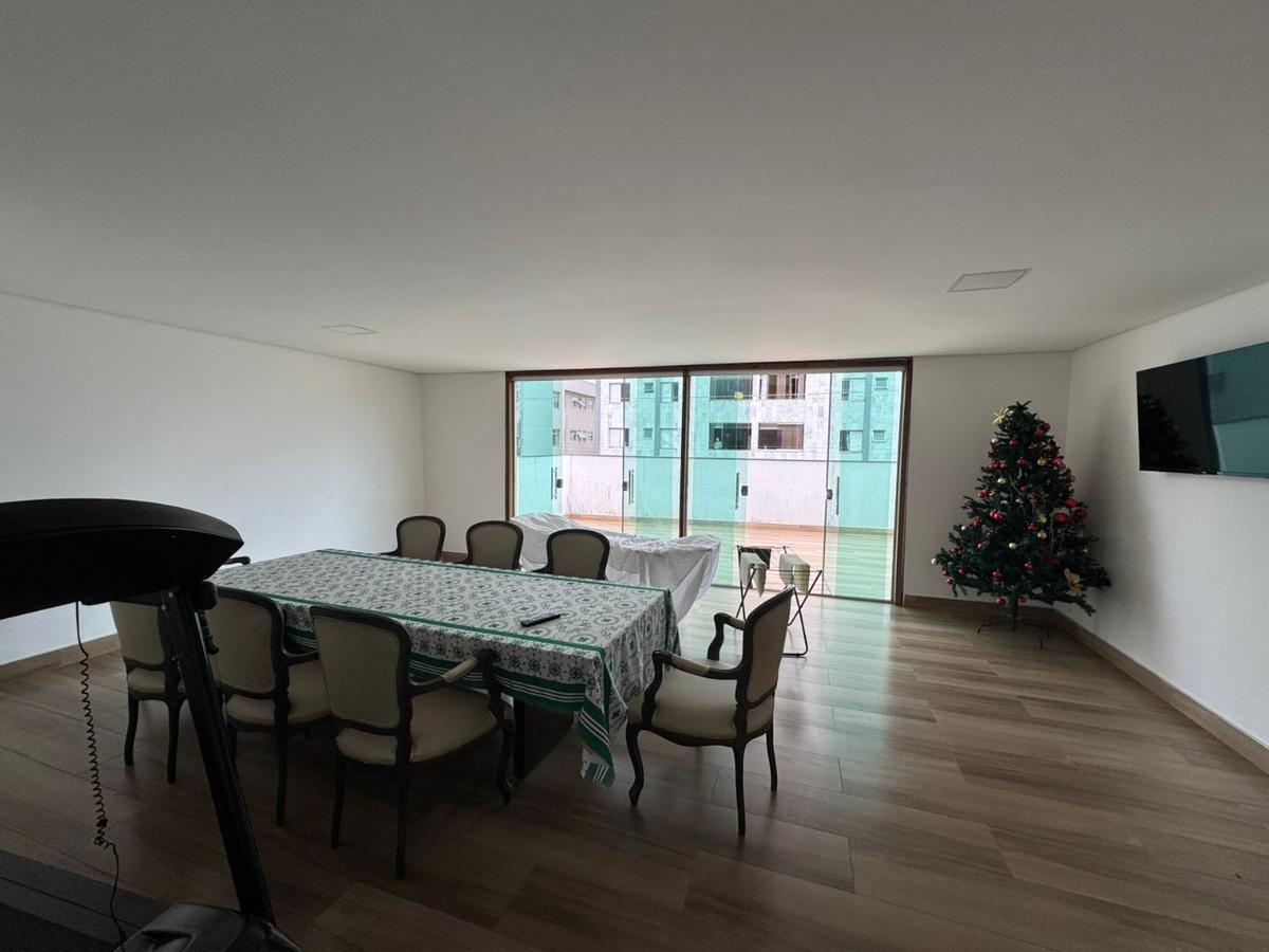 Casa, Floresta, 5 Quartos, 2 Vagas, 2 Suítes