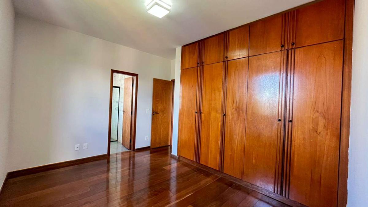 Apartamento, Cruzeiro, 4 Quartos, 2 Vagas, 1 Suíte