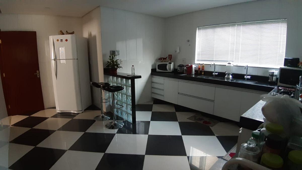 Casa, Milanez, 4 Quartos, 6 Vagas, 1 Suíte