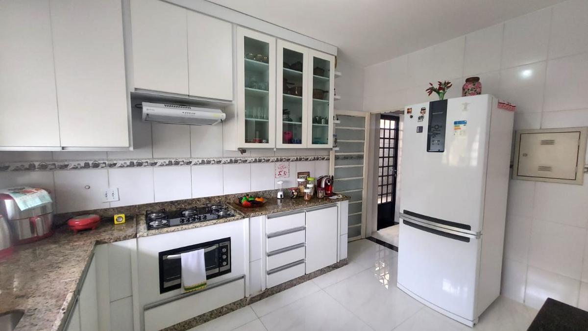 Casa, Dona Clara, 4 Quartos, 6 Vagas, 2 Suítes