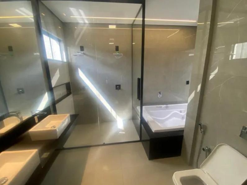 Casa, Montreal, 3 Quartos, 4 Vagas, 3 Suítes