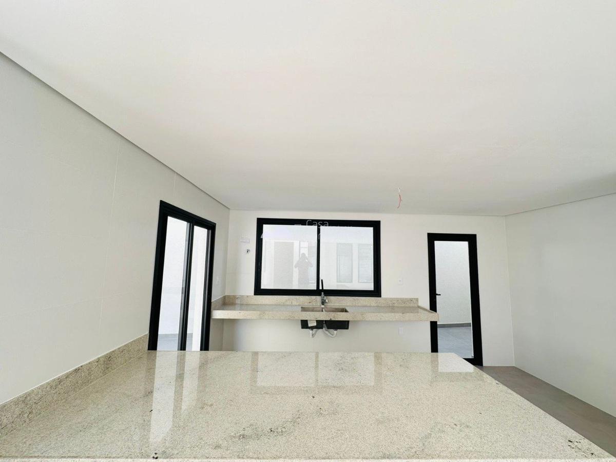 Casa, Planalto, 3 Quartos, 4 Vagas, 3 Suítes