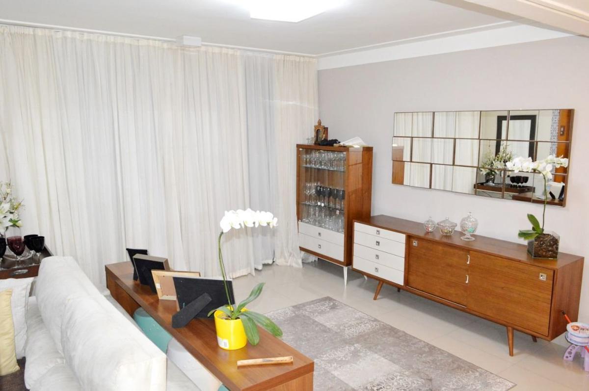 Casa, Castelo, 3 Quartos, 2 Vagas, 1 Suíte