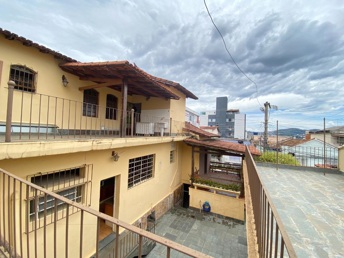 Casa, Sagrada Família, 7 Quartos, 4 Vagas, 2 Suítes