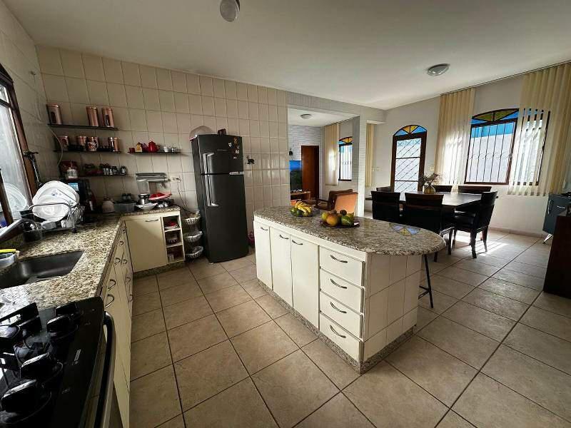 Casa, Nova Granada, 5 Quartos, 6 Vagas, 1 Suíte