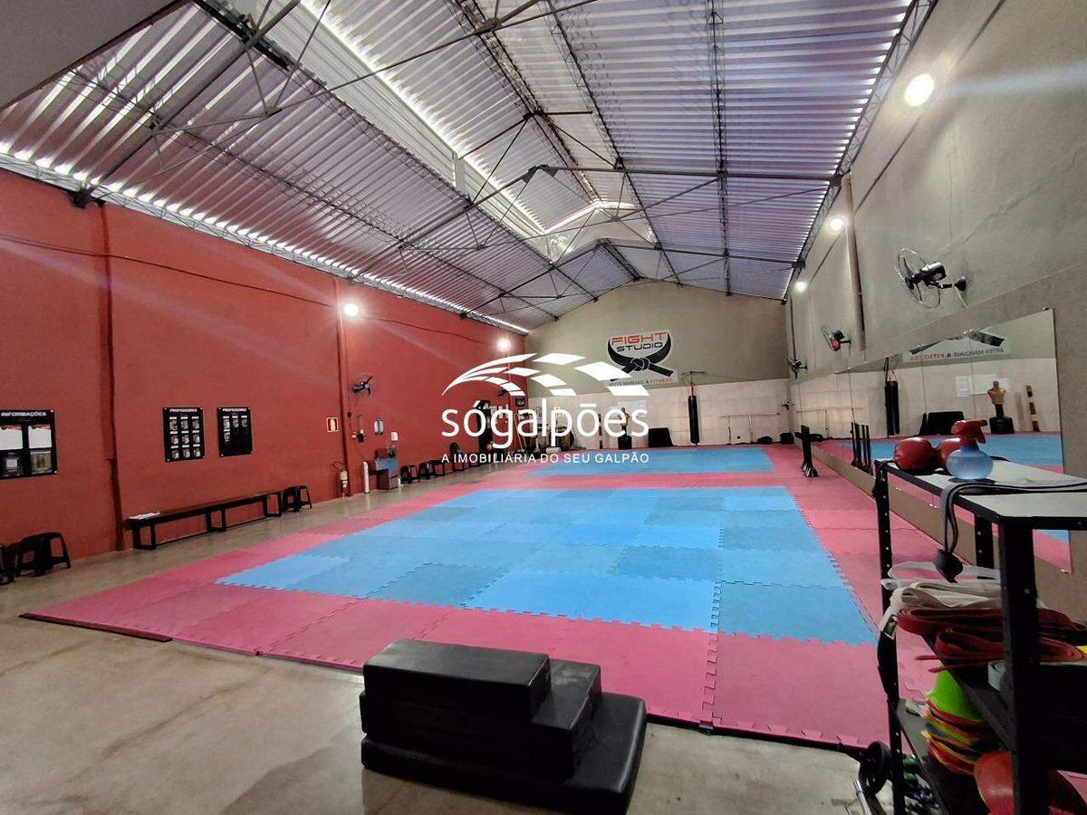 Galpão, Carlos Prates