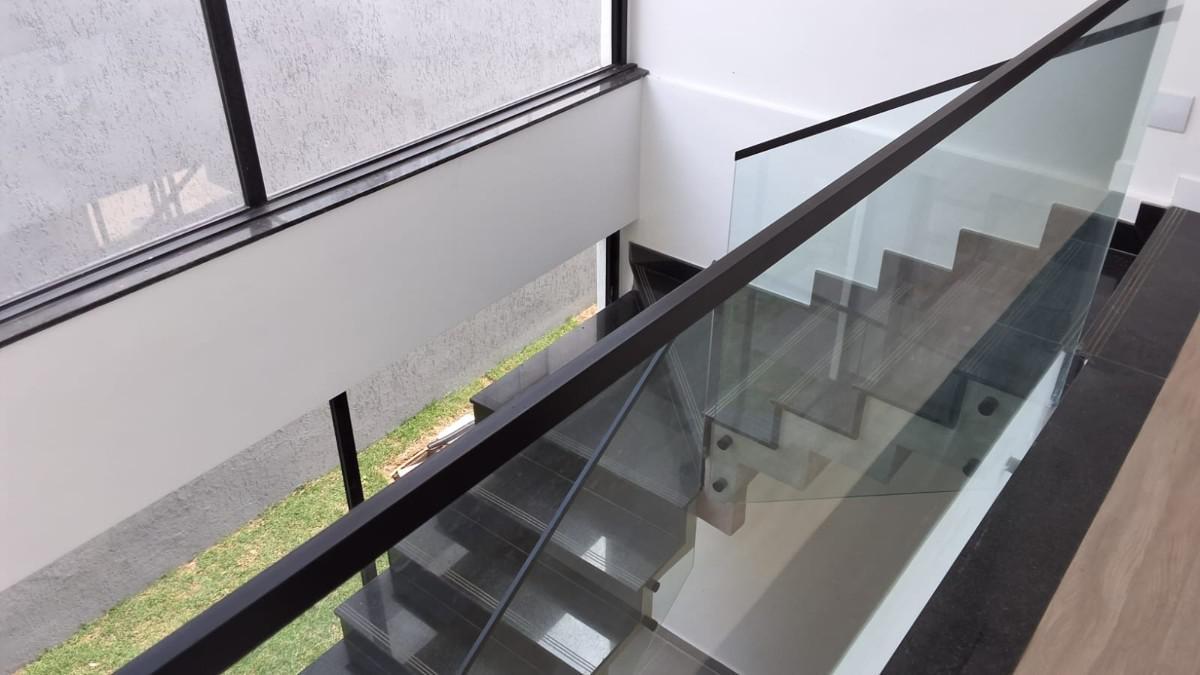 Casa, Trevo, 4 Quartos, 2 Vagas, 2 Suítes