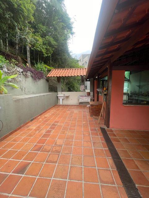 Casa, Centro, 3 Quartos, 2 Vagas, 1 Suíte