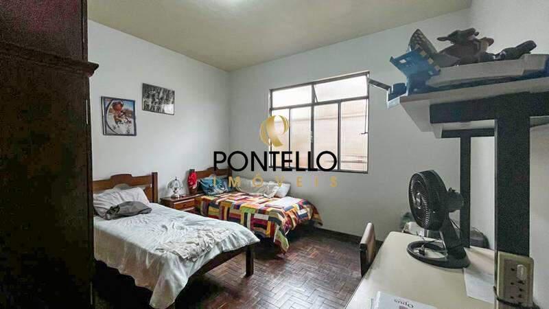 Casa, Santa Terezinha, 4 Quartos, 5 Vagas, 1 Suíte