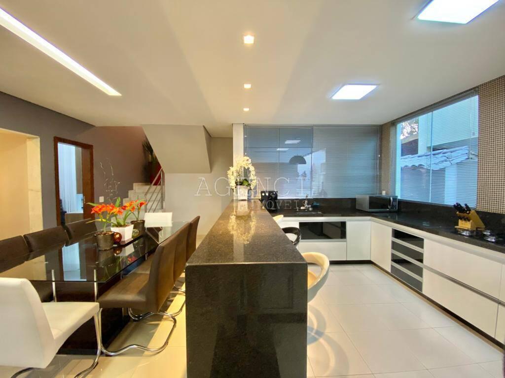 Casa, Trevo, 4 Quartos, 0 Vaga, 3 Suítes
