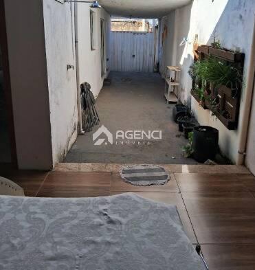 Casa, Conjunto Água Branca, 4 Quartos, 0 Vaga, 1 Suíte