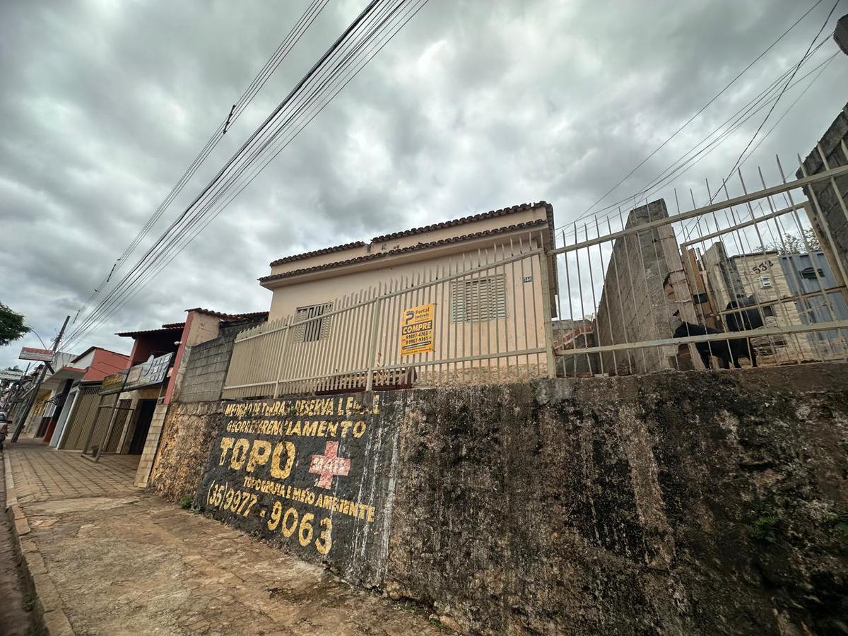 Casa, Centro, 2 Quartos, 0 Vaga