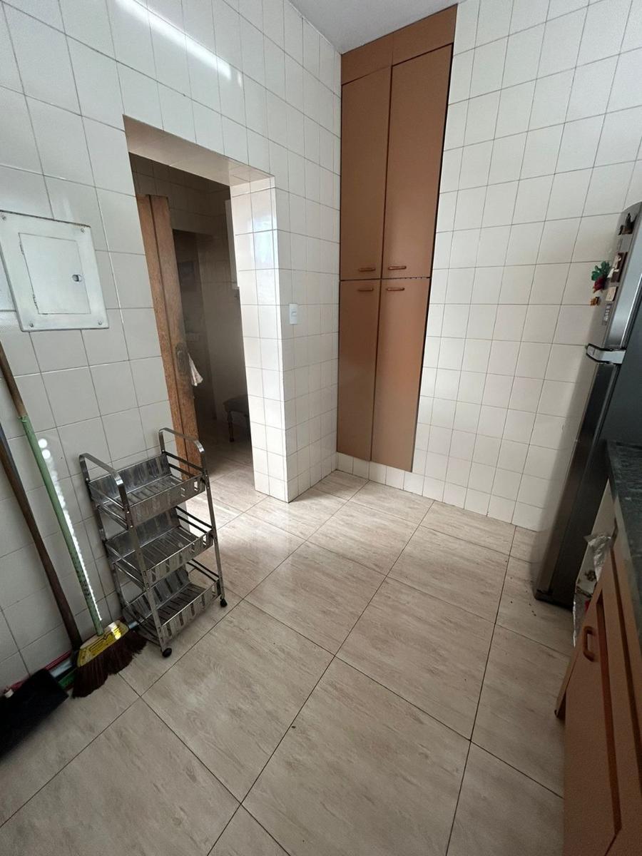 Casa, Centro, 5 Quartos, 0 Vaga, 3 Suítes