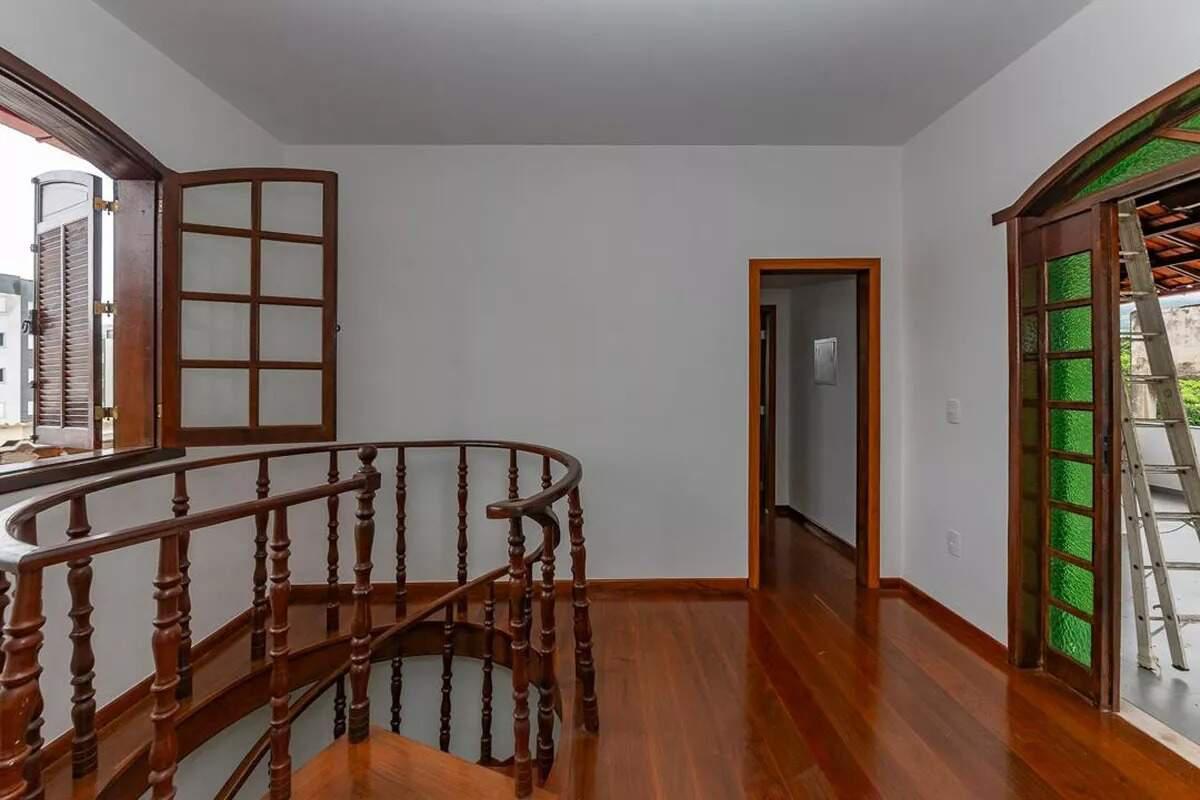 Casa, Palmeiras, 4 Quartos, 8 Vagas, 1 Suíte