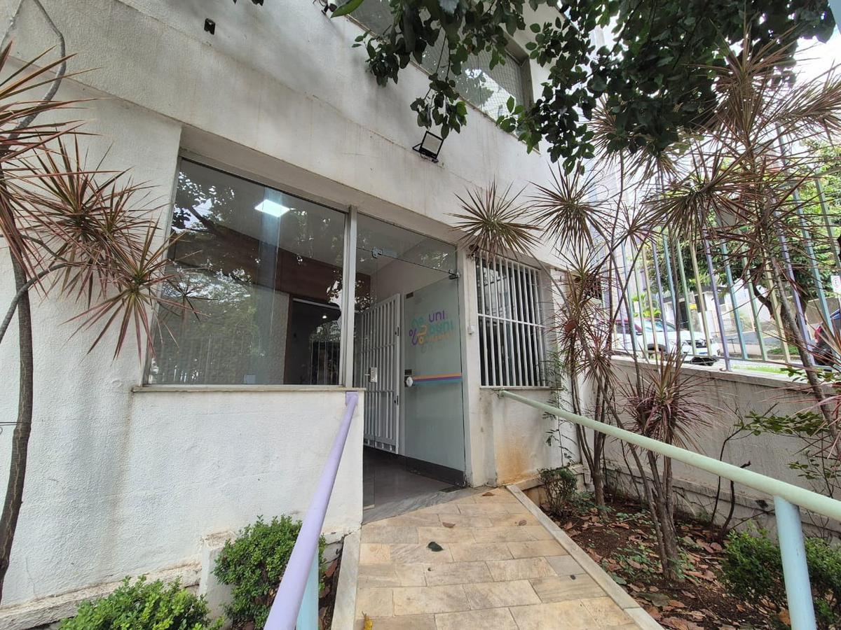 Casa, Funcionários, 5 Quartos, 2 Vagas, 1 Suíte