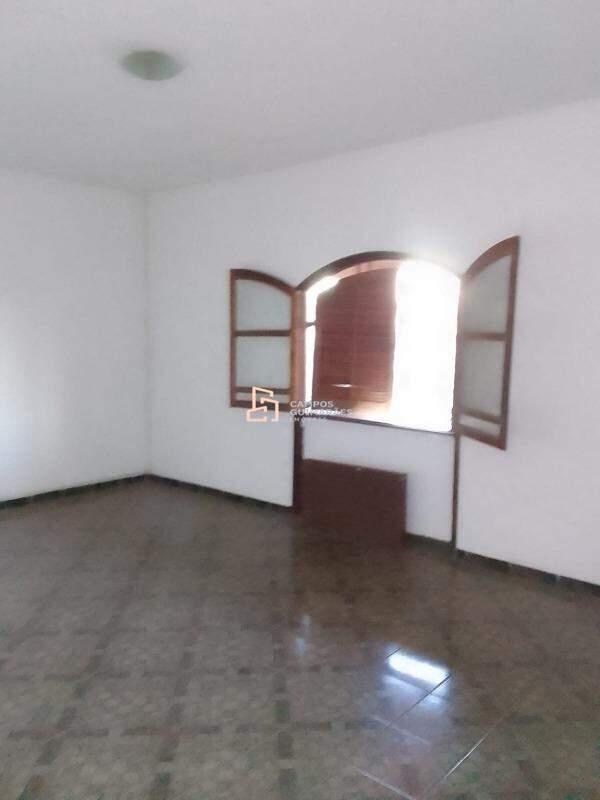 Casa, Industrial, 4 Quartos, 2 Vagas, 1 Suíte