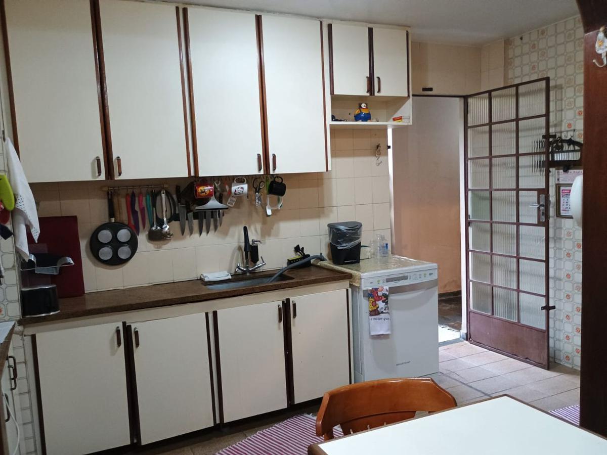 Casa, Cachoeirinha, 4 Quartos, 3 Vagas, 1 Suíte