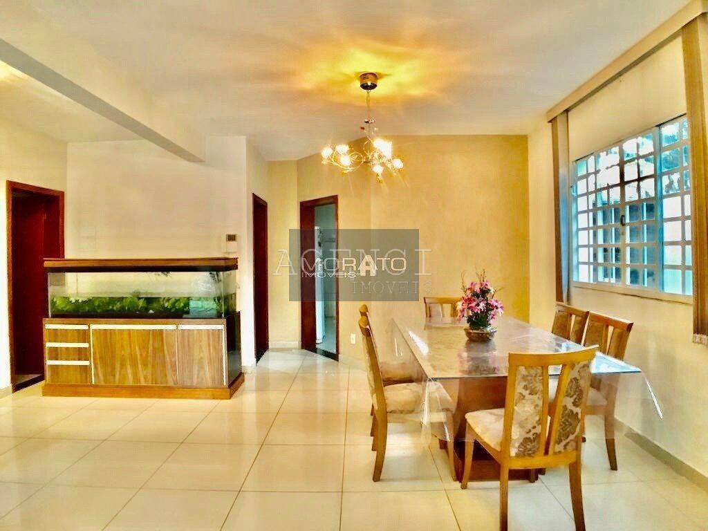 Casa, Cabral, 5 Quartos, 0 Vaga, 1 Suíte