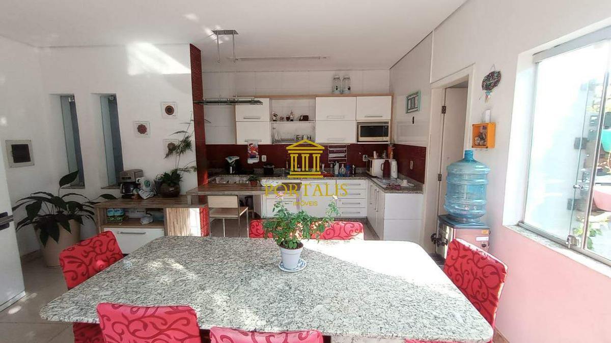 Casa, Colégio Batista, 4 Quartos, 2 Vagas, 2 Suítes