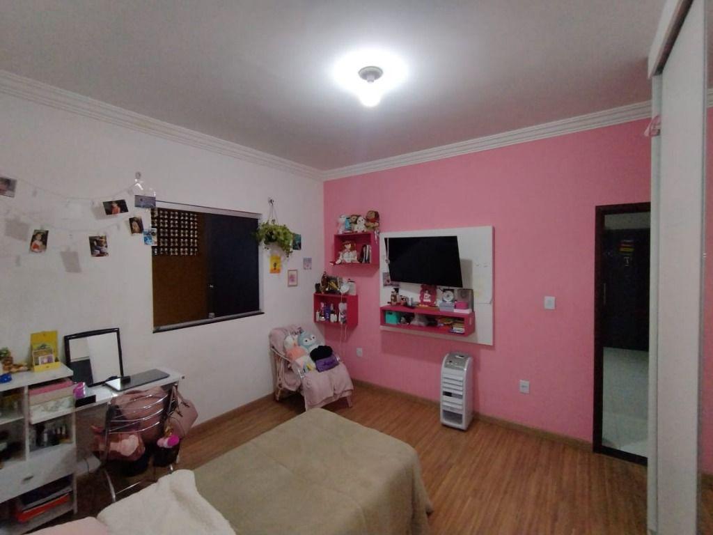 Casa, Mangueiras, 3 Quartos, 4 Vagas, 1 Suíte