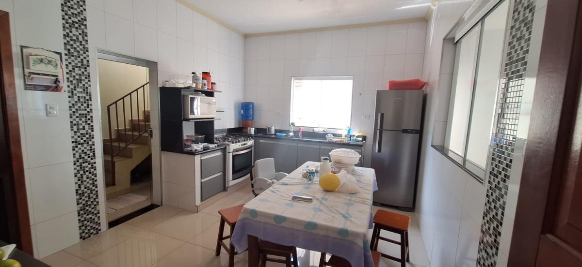 Casa, Centro, 3 Quartos, 2 Vagas, 1 Suíte