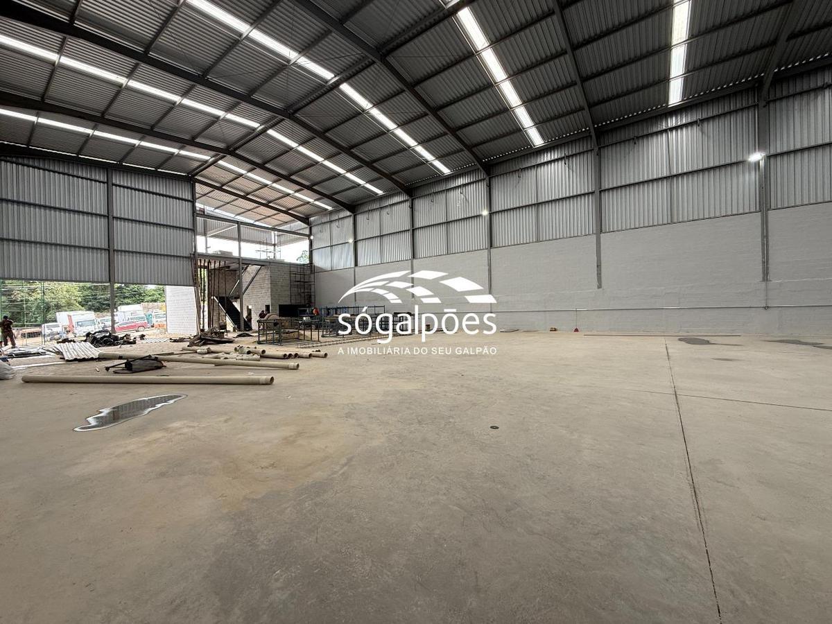 Galpão, Bandeirinhas, 12 Vagas