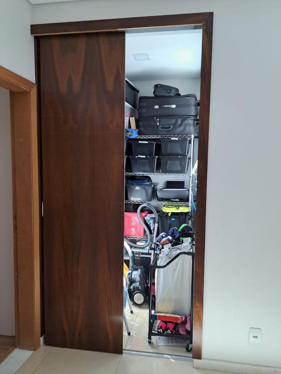Casa, Europa, 3 Quartos, 2 Vagas, 1 Suíte
