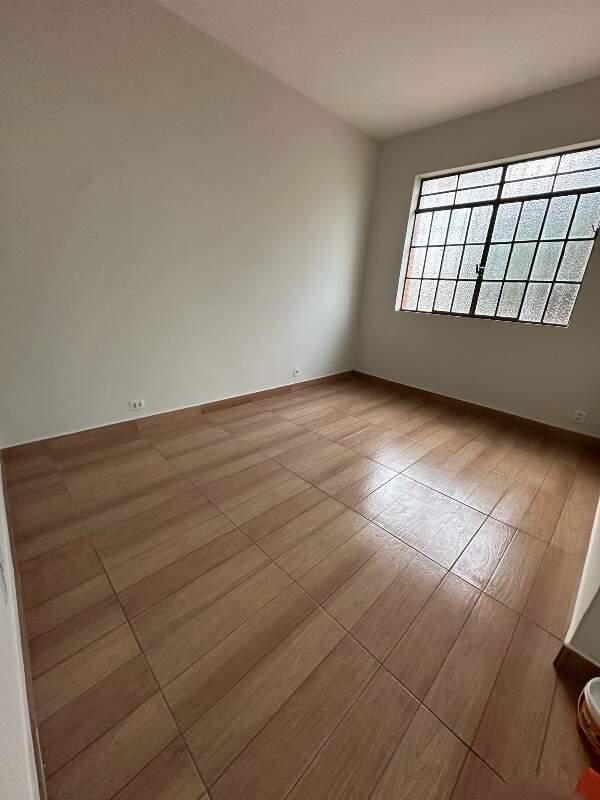 Casa, Sagrada Família, 0 Quarto, 1 Vaga