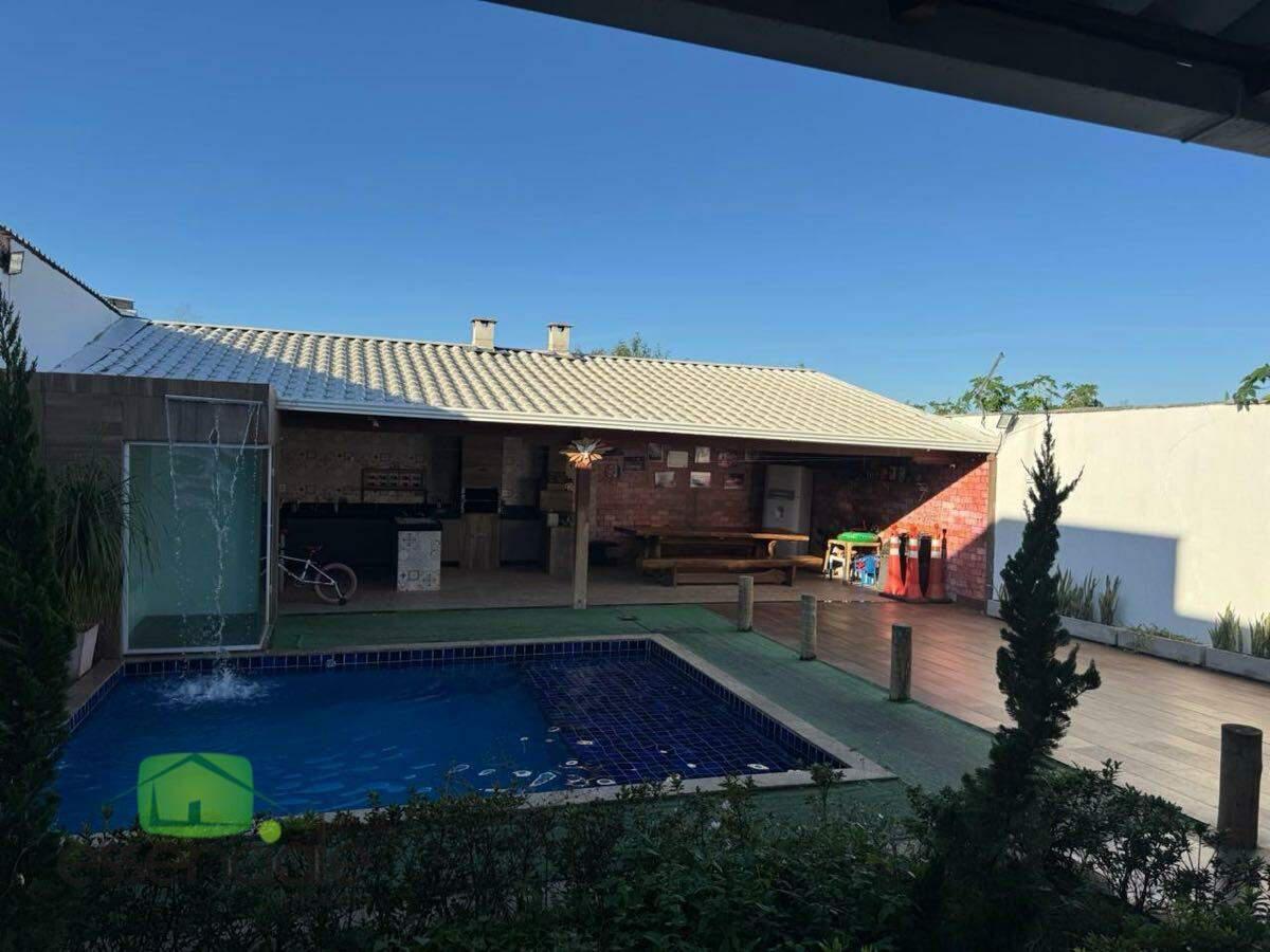 Casa, São Gonçalo, 3 Quartos, 8 Vagas, 1 Suíte