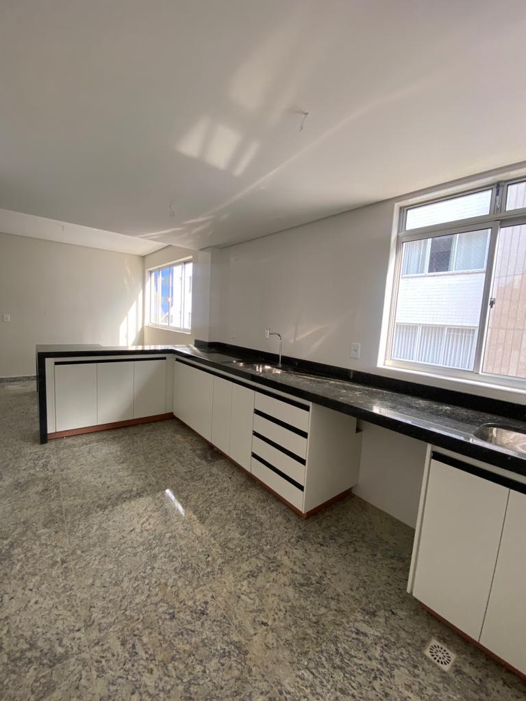 Cobertura, Funcionários, 2 Quartos, 2 Vagas, 2 Suítes