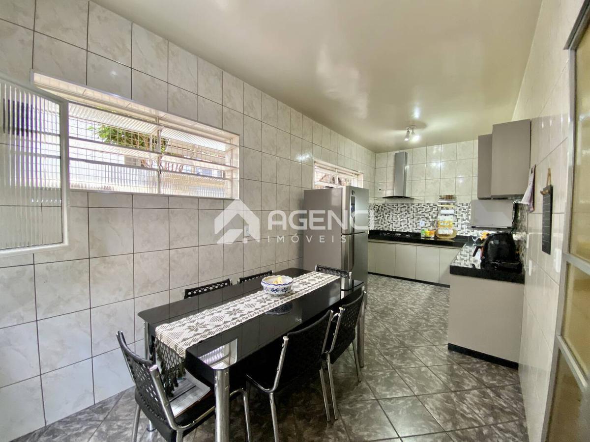 Casa, Santa Maria, 5 Quartos, 0 Vaga, 3 Suítes