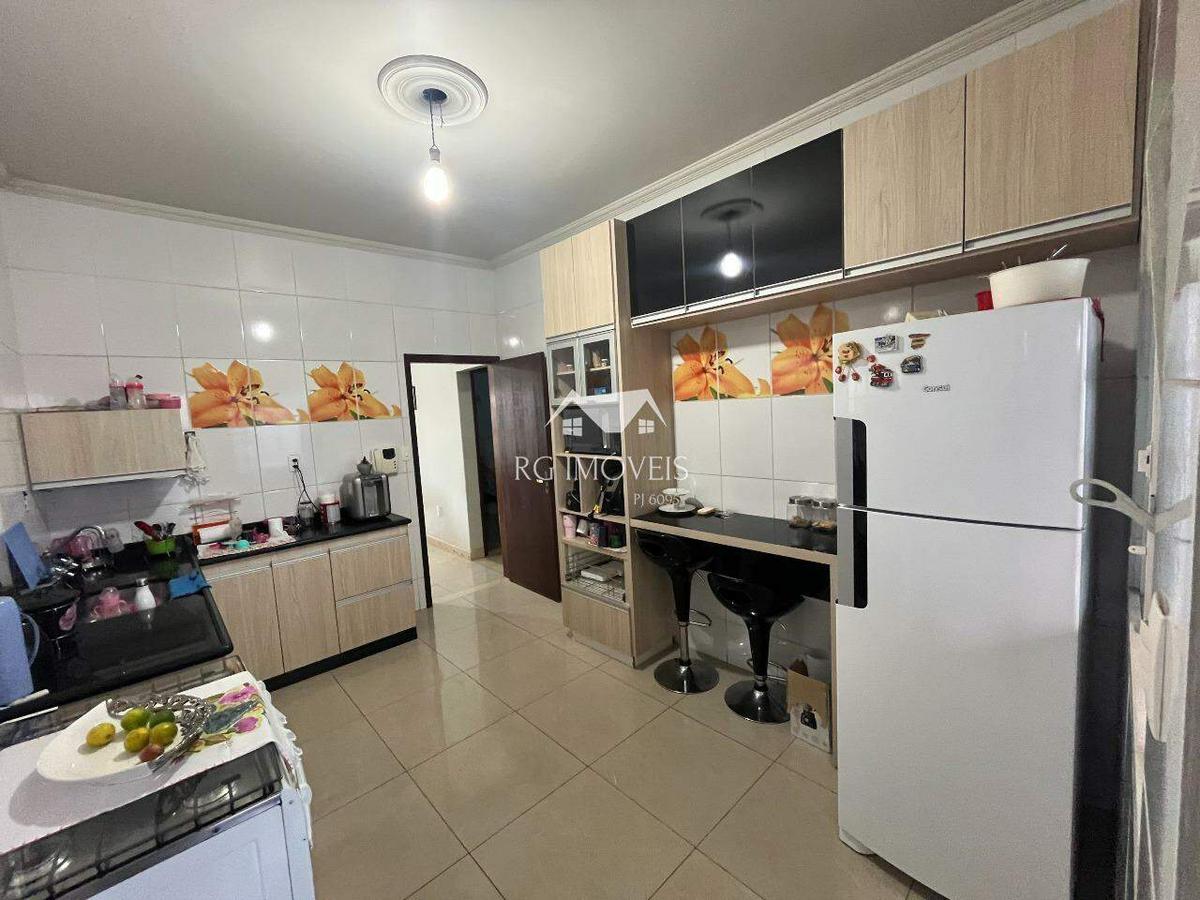 Casa, Milionários, 3 Quartos, 4 Vagas, 1 Suíte