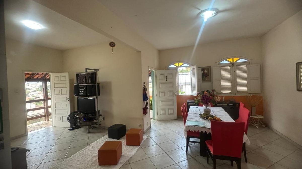 Casa, Nações Unidas, 4 Quartos, 2 Vagas, 1 Suíte