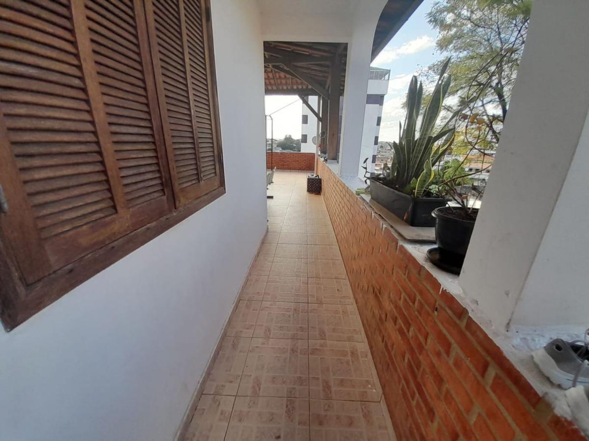 Casa, Cachoeirinha, 2 Quartos, 4 Vagas