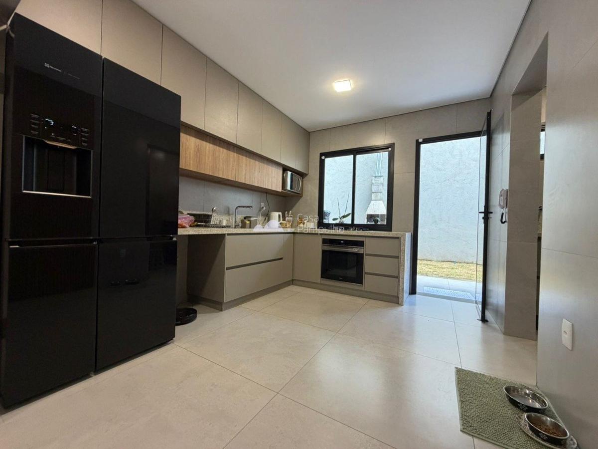 Casa, Trevo, 3 Quartos, 2 Vagas, 2 Suítes