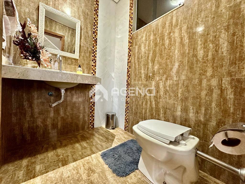 Casa, Cabral, 4 Quartos, 0 Vaga, 1 Suíte