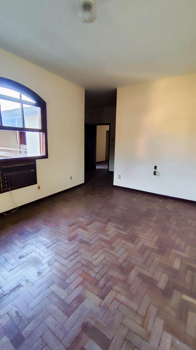 Casa, Centro, 5 Quartos, 4 Vagas, 1 Suíte