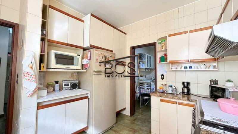 Casa, Luxemburgo, 5 Quartos, 4 Vagas, 2 Suítes
