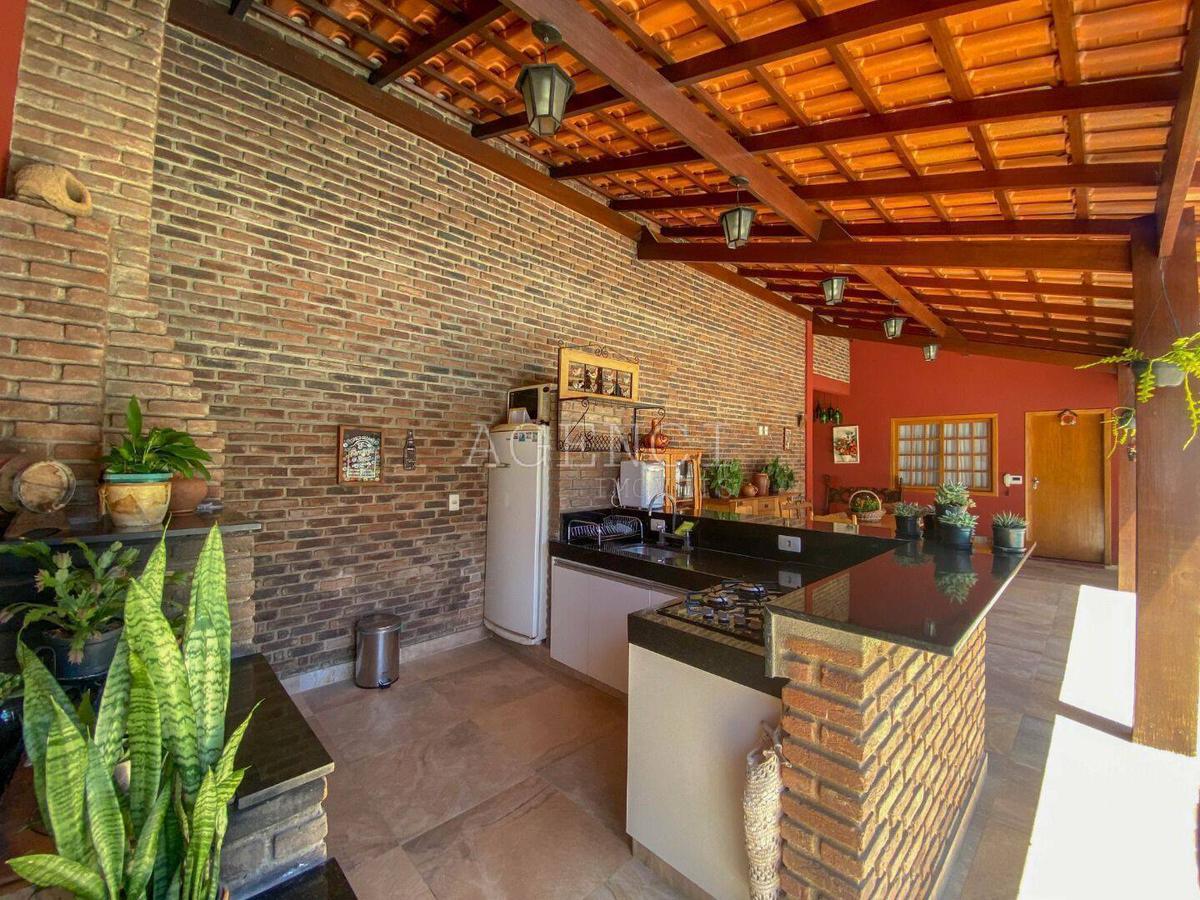 Casa, Trevo, 4 Quartos, 0 Vaga, 1 Suíte