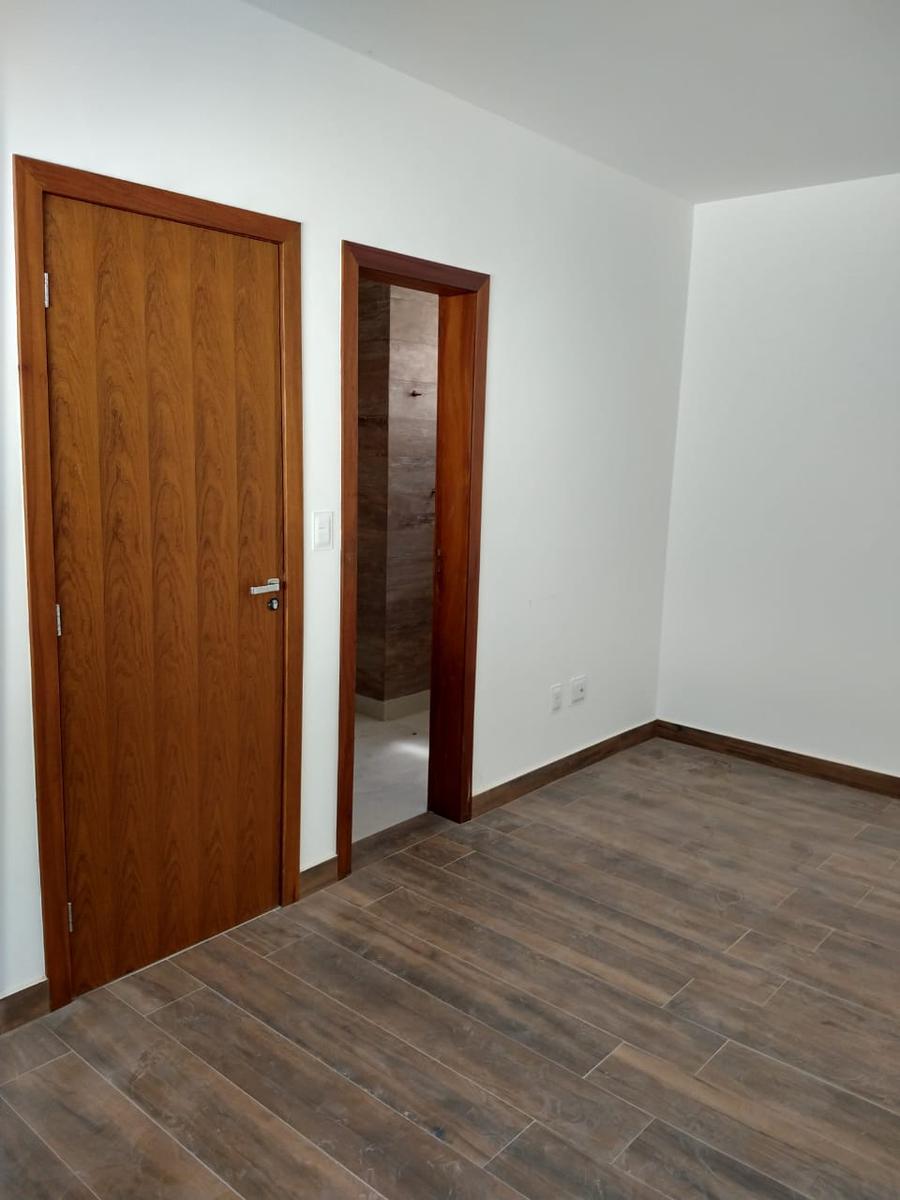 Casa, Centro, 3 Quartos, 2 Vagas, 1 Suíte