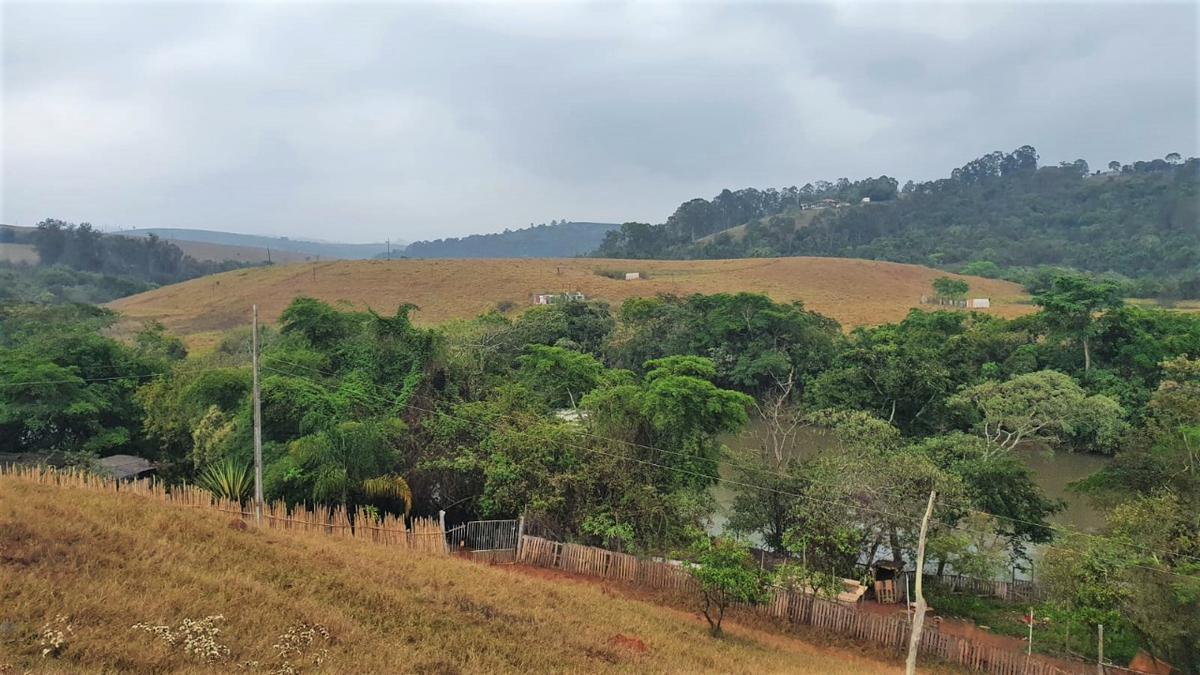 Lote, Centro, 1 Quarto, 1 Vaga