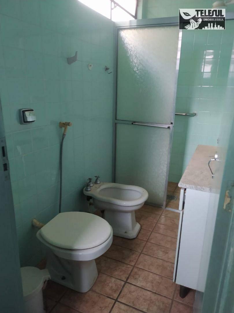 Casa, Centro, 4 Quartos, 0 Vaga, 1 Suíte