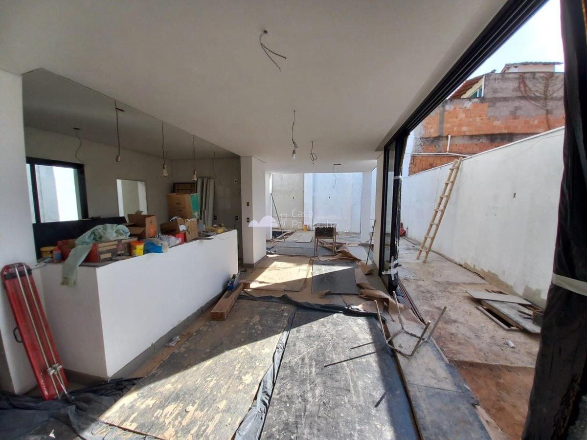 Casa, Trevo, 4 Quartos, 3 Vagas, 3 Suítes